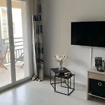 T2 Avec Terrasse Et Piscine דירה *