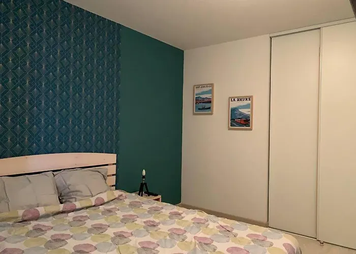 T2 Avec Terrasse Et Piscine *